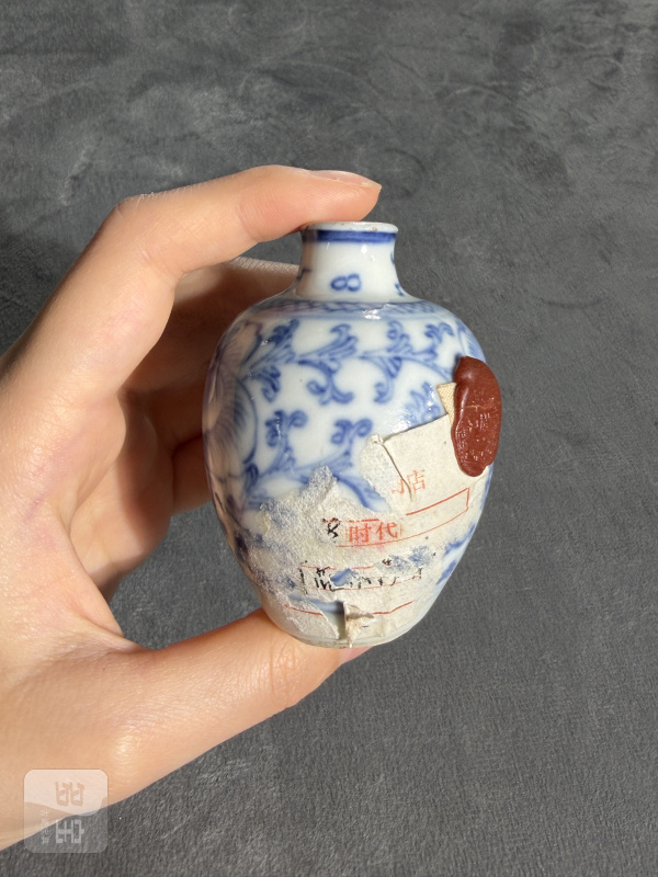 清中期青花淡描缠枝花卉纹鼻烟壶 - 图4